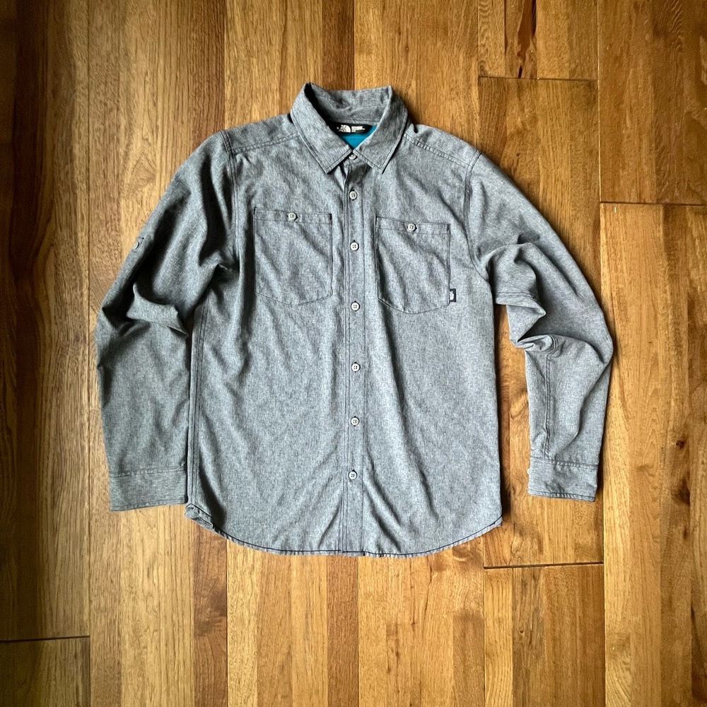 The‎ North Face Blue Denim Look Lightweight Button Down Tech Shirt Men’s Sz M